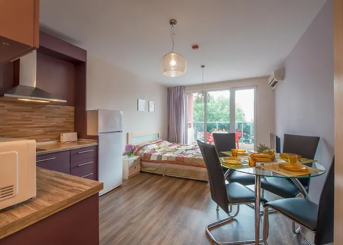 Admiral Plaza 公寓 *