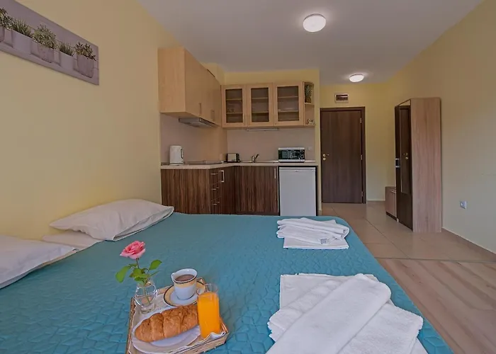 Admiral Plaza 公寓 *